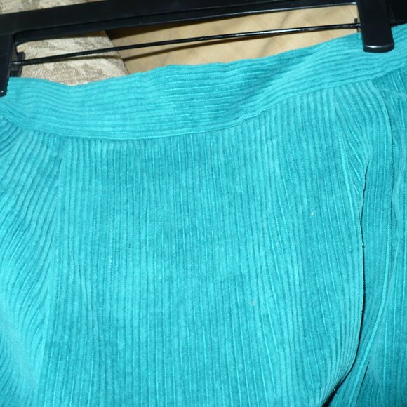 MS EMMA DESIGNS HIGH QUALITY EMERALD CORDUROY SKIRT, SIZE 10 - Picture 2 of 2